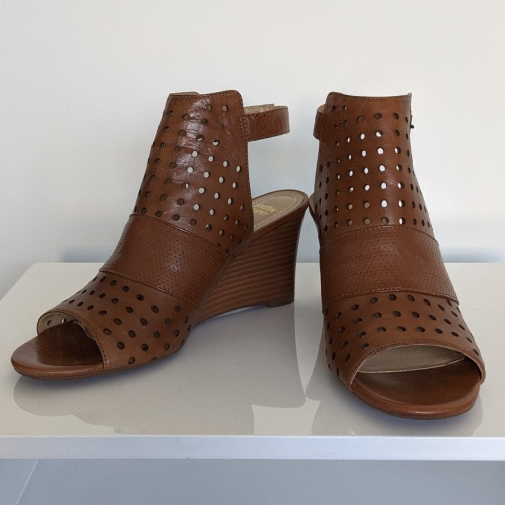 Leather Camel Toe wedges